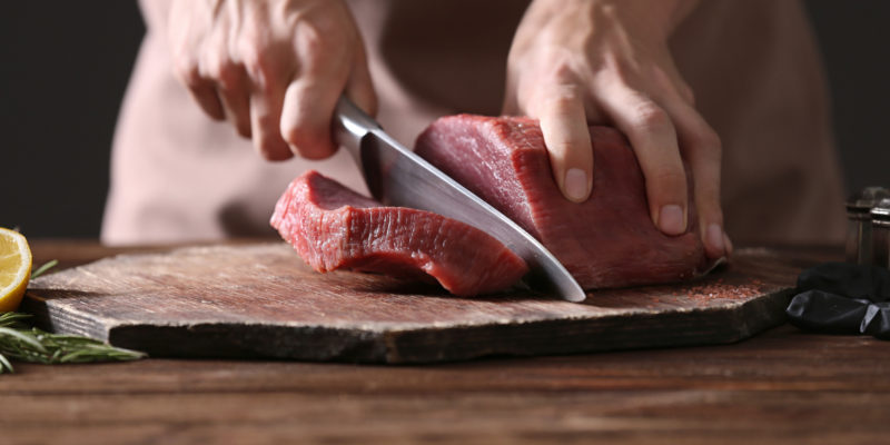 Comment bien couper de la viande ?